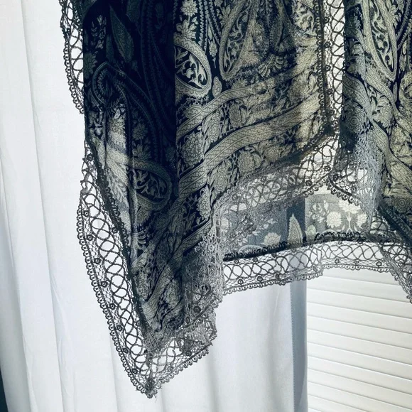 Gorgeous Gray and Black Top - Picture 2 of 6